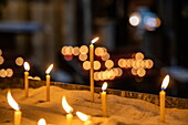 Kerzen in einer Kirche, Wien, Österreich, Europa