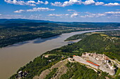 Luftaufnahme der Burg Visegrad mit Blick auf die Donau, Visegrád, Pest, Ungarn, Europa