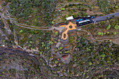 Luftaufnahme von Bus am Mirador de Plata, Mirador de Plata, El Hierro, Kanarische Inseln, Spanien, Europa