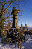 Franziskusdenkmal und Apollinariskirche in Remagen im Winter, Rheinland-Pfalz, Deutschland