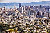 Blick auf Downtown San Francisco vom einzigartigen Aussichtspunkt Twin Peaks, Kalifornien, Vereinigte Staaten