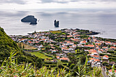 Portugiesische Stadt Mosteiros auf Sao Miguel, Portugal