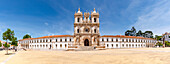 Panorama vom malerischen UNESCO-Welterbe Kloster und Kirche Mosteiro de Santa Maria de Alcobaca in Portugal, Europa