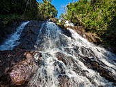 Wasserfall in der Nähe der Lagoa Encantada, Küstenregenwald, Mata Atlantica, Bahia, Brasilien Südamerika