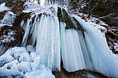 Schleierfälle an der Ammer im Winter, gefrorener Wasserfall, Oberbayern, Deutschland, Europa