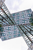 Moderne Architektur mit abstraktem Motiv in Berlin, Deutschland