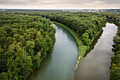 Zusammenfluss der Donau (dunkel) und Iller (hell) an der Landesgrenze Bayern und Baden-Württemberg, Deutschland, Luftbildaufnahme