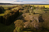 Landschaftsschutzgebiet Laushalde bei Langenau mit Blick nach Hörvelsingen, Baden-Württemberg, Deutschland, Luftbildaufnahme