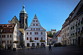 Marktplatz in historischer Altstadt mit Marienkirche, Pirna, Elbsandsteingebirge, Sächsische Schweiz, Sachsen, Deutschland