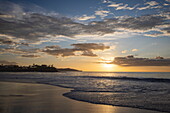 Flamingo Beach und Landzunge bei Sonnenuntergang, Playa Flamingo, Guanacaste, Costa Rica, Mittelamerika
