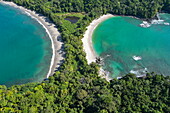 Luftaufnahme von Stränden Espadilla South Beach und Manuel Antonio Beach im Nationalpark Manuel Antonio, in der Nähe von Quepos, Puntarenas, Costa Rica, Mittelamerika