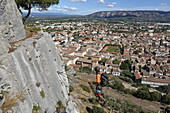 Klettersteig Via Ferrata über der Altstadt von Cavaillon, Vaucluse, Provence-Alpes-Côte d'Azur, Frankreich