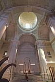 Innenraum in der ehemaligen Kapelle Chapelle du Collège, Rue du Collège, Carpentras, Vaucluse, Provence-Alpes-Côte d'Azur, Frankreich