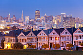 The Painted Ladies, Victorian wooden houses at Alamo Square and the San Francisco skyline at dusk, California, United States of America, USA