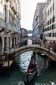 Gondola with tourists in Rio Palazzo. Venice, Veneto, Italia