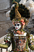 Charakter im Karnevalskostüm. Venedig, Venetien, Italien