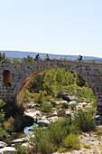 Römische Brücke Pont Julien über den Cavalon, Bonnieux, Vaucluse, Provence-Alpes-Côte d'Azur, Frankreich