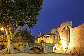 City wall with the city gate Porte Notre-Dame, Pernes-les-Fontaines, Vaucluse, Provence-Alpes-Côte d&#39;Azur, France