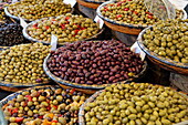 Olives at the market of Saint-Maximin-la-Sainte-Baume, Var, Provence-Alpes-Côte d&#39;Azur, France