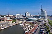 Luftaufnahme des Hafengebiets Havenwelten mit Klimahaus Bremerhaven und Atlantic Hotel Sail City, Bremerhaven, Bremen, Deutschland, Europa