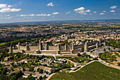 Blick auf die Festungsstadt Cité von Carcassonne, Carcassonne, Aude, Okzitanien, Frankreich