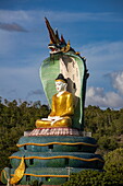 Sitzende Buddha-Statue im Maha Bodhi Tahtaung Kloster, Ort Monywa, Region Sagaing, Myanmar, Asien