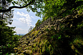 Landschaft und Blockschutthalden an der Milseburg, Bioshärenreservat Rhön, Hessen, Deutschland