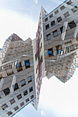 Doppelbelichtung moderner Architektur in Wien, Österreich, von der Oberen Weißgerberstraße aus gesehen