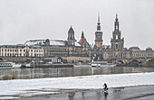 Historische Skyline von Dresden im Winter, Sachsen, Deutschland