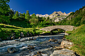 Pont de Nadau near Cirque de Gavarnie, Gavarnie, Pyrenees National Park, UNESCO World Heritage Site Pyrénées-Mont Perdu, Pyrenees, France