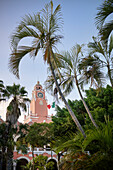 Roter Uhrenturm am Rathaus (Palacio Municipal de Mérida), Mérida, Hauptstadt Yucatán, Mexiko, Nordamerika, Lateinamerika, Amerika