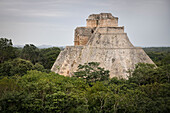 Pyramide (Pirámide del Adivino), Archäologische Zone Uxmal, Maya Ruinenstadt, Yucatán, Mexiko, Zentralamerika, Nordamerika, Amerika