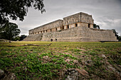 Palast Ruine in Archäologischer Zone Uxmal, Maya Ruinenstadt, Yucatán, Mexiko, Zentralamerika, Nordamerika, Amerika
