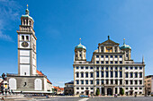 Augsburg Rathaus mit Perlachturm im Sommer, romantische Straße, Bayern Deutschland