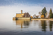 Blick vom Hafen auf Schloss Montfort, Langenargen, Schwaben, Bayern, Deutschland