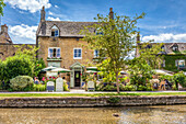 Cafe am Bach, Altstadt von Bournton-on-the-Water, Cotswolds, Gloucestershire, England