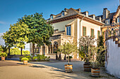 Romanische Halle im Innenhof vom Schloss Bad Homburg vor der Höhe, Taunus, Hessen, Deutschland
