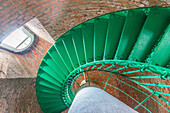 Grüne Treppe im Leuchtturm Darßer Ort, Mecklenburg-Vorpommern, Norddeutschland, Deutschland