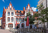 Street cafe on the market square in the old town of Wismar, Mecklenburg-Western Pomerania, Baltic Sea, North Germany, Germany