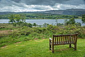 Blick vom Nordufer auf Loch Achray, Stirling, Schottland, Großbritannien