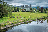 Inveraray Castle am River Aray, Inveraray, Argyll and Bute, Schottland, Großbritannien