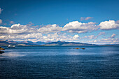 Küstenlandschaft bei Kyleakin, Isle of Skye, Highlands, Schottland, Großbritannien