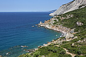 Weg zum Strand Kastro an der Nordküste der Insel Skiathos, Nördliche Sporaden, Griechenland