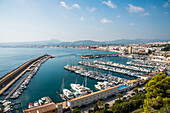 Blick vom Cabo San Antonio auf Stadt und Hafen, Javea (Xabia), Costa Blanca, Provinz Alicante, Spanien