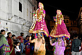 India, Udaipur, Radjastan, Mewar Festival, puppets are carried around