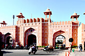 Stadttor und Altstadtmauer, 'Pinkfarbene' Altstadt, Jaipur, Rajasthan, Indien