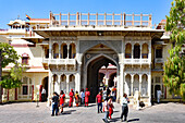 Altes Stadttor am Eingang zum Stadtpalast, Altstadt, Jaipur, Rajasthan, Indien