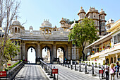 Eingang zum Stadtpalast und Mogulsitz, Udaipur,  Bundesstaat Rajasthan, Indien