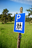 Hiking car park sign with attached Way of St. James sign, Haertsfeld, Ostalbkreis, Swabian Alb, Baden-Wuerttemberg, Germany, Europe