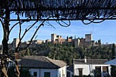 Blick vom Hotel in Albaicin auf die Alhambra, Granada, Andalusien, Spanien
